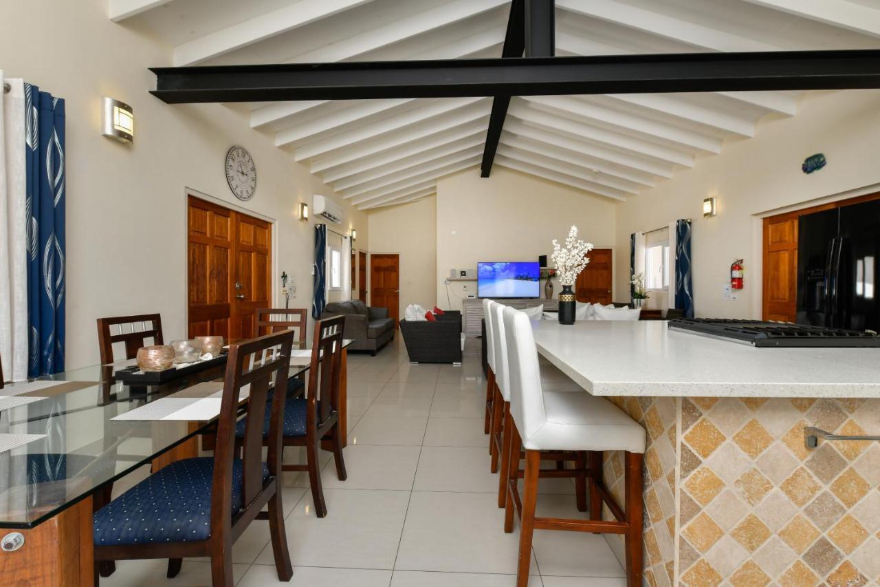 Villa Swiss Paradise With Private Pool Palm Beach Exteriör bild