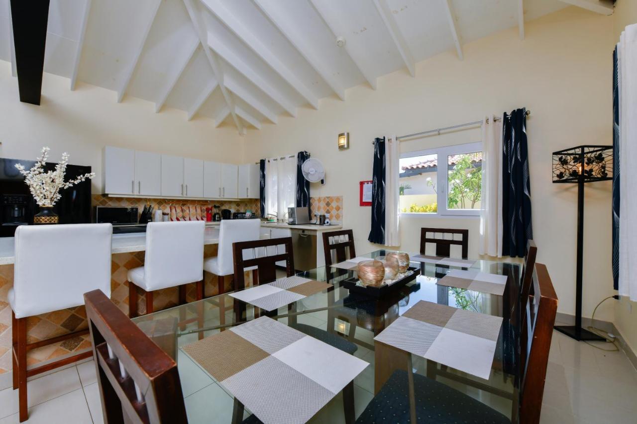 Villa Swiss Paradise With Private Pool Palm Beach Exteriör bild