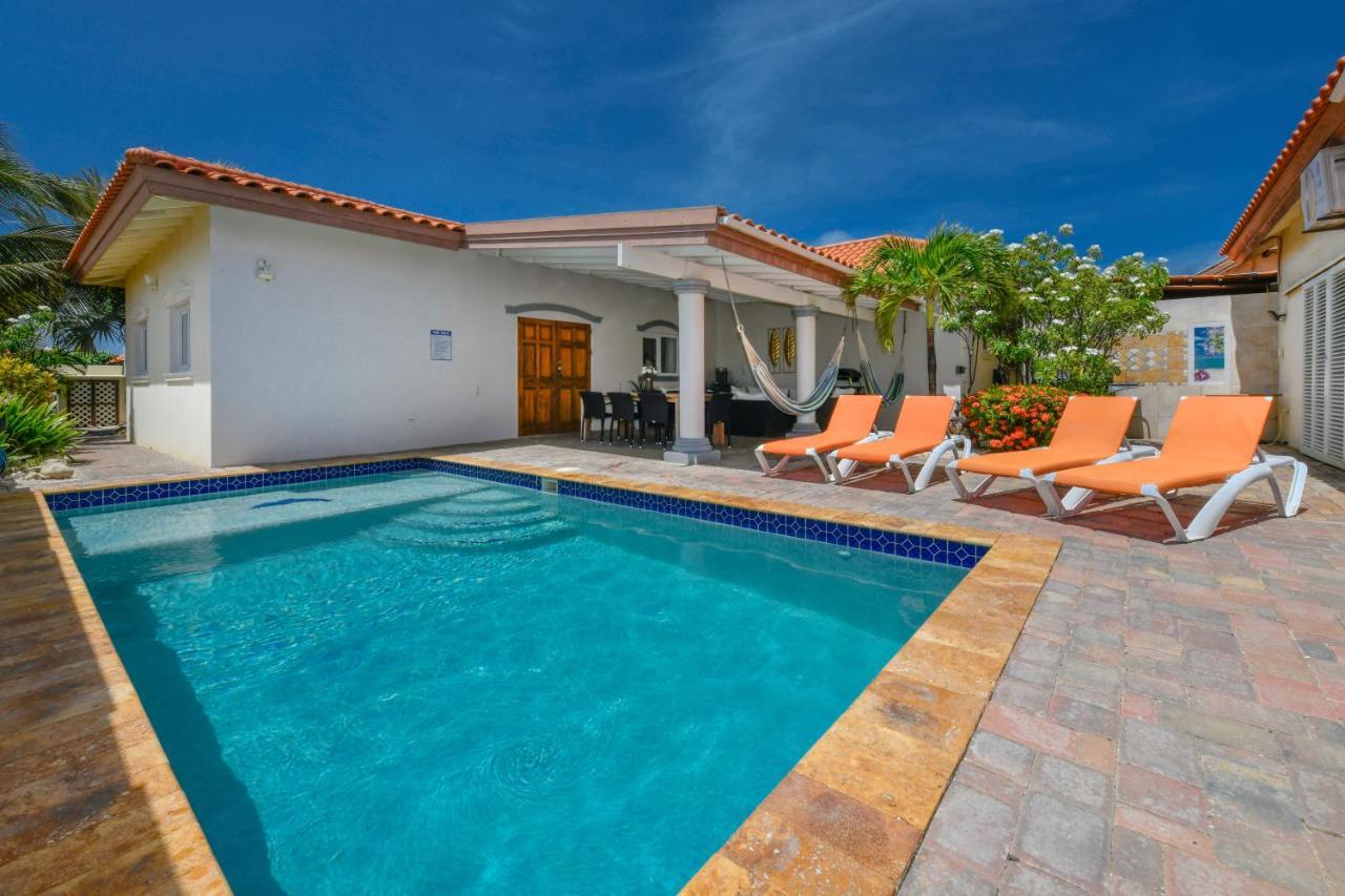 Villa Swiss Paradise With Private Pool Palm Beach Exteriör bild