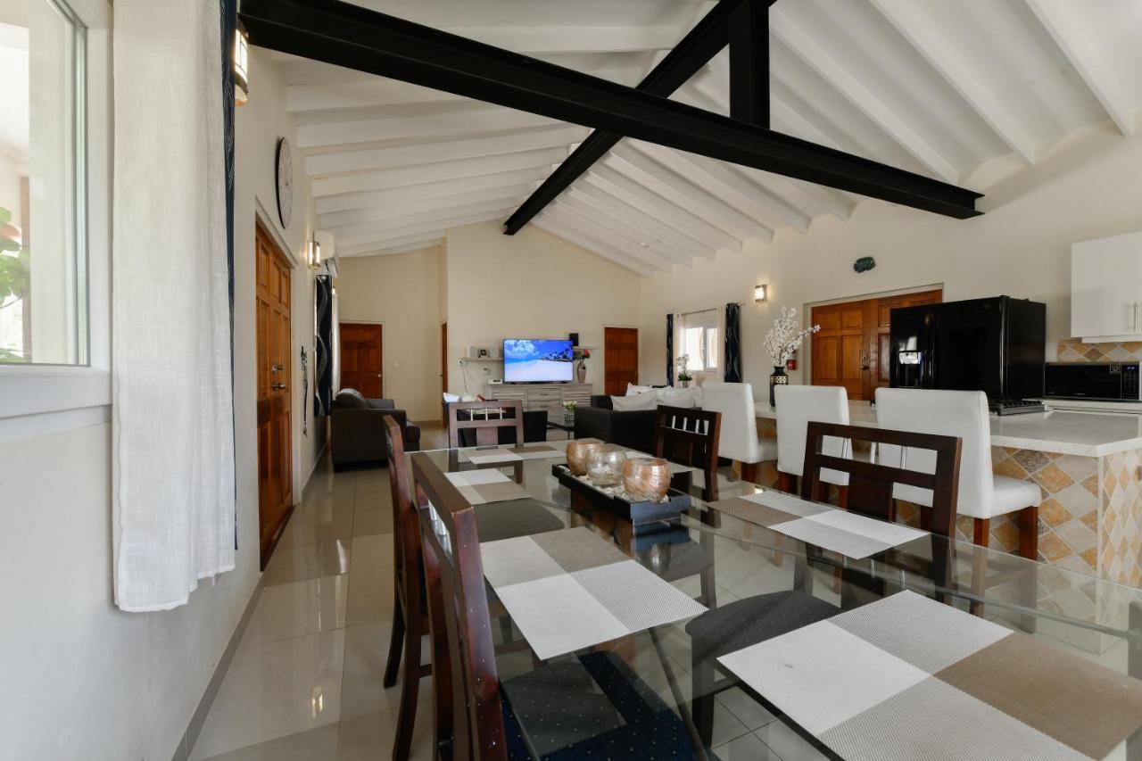 Villa Swiss Paradise With Private Pool Palm Beach Exteriör bild