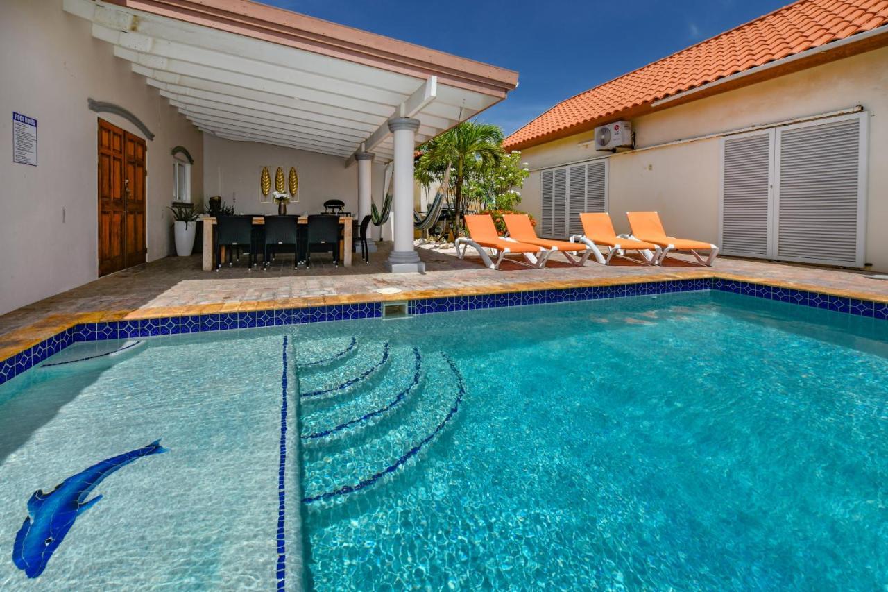 Villa Swiss Paradise With Private Pool Palm Beach Exteriör bild