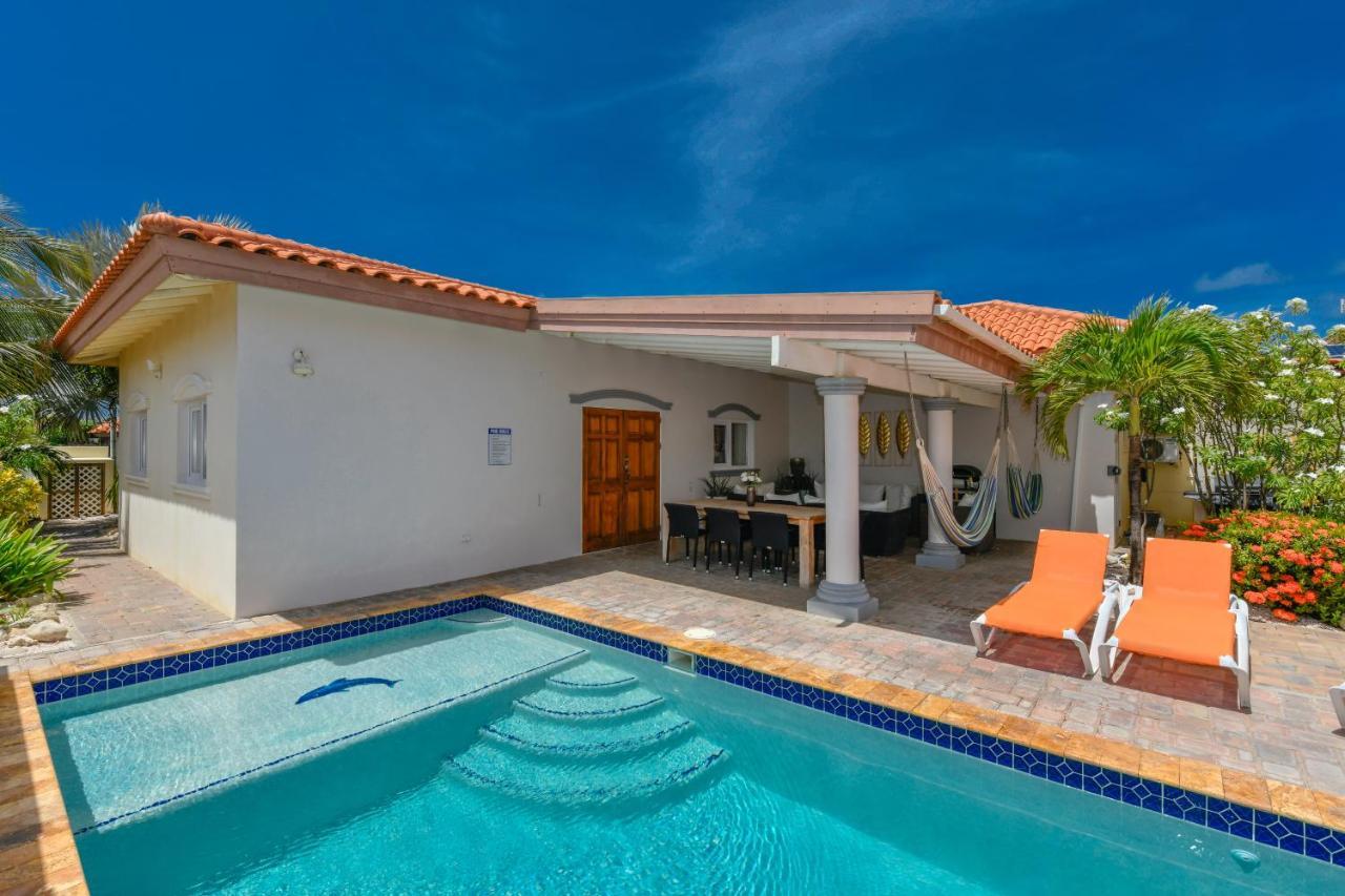 Villa Swiss Paradise With Private Pool Palm Beach Exteriör bild