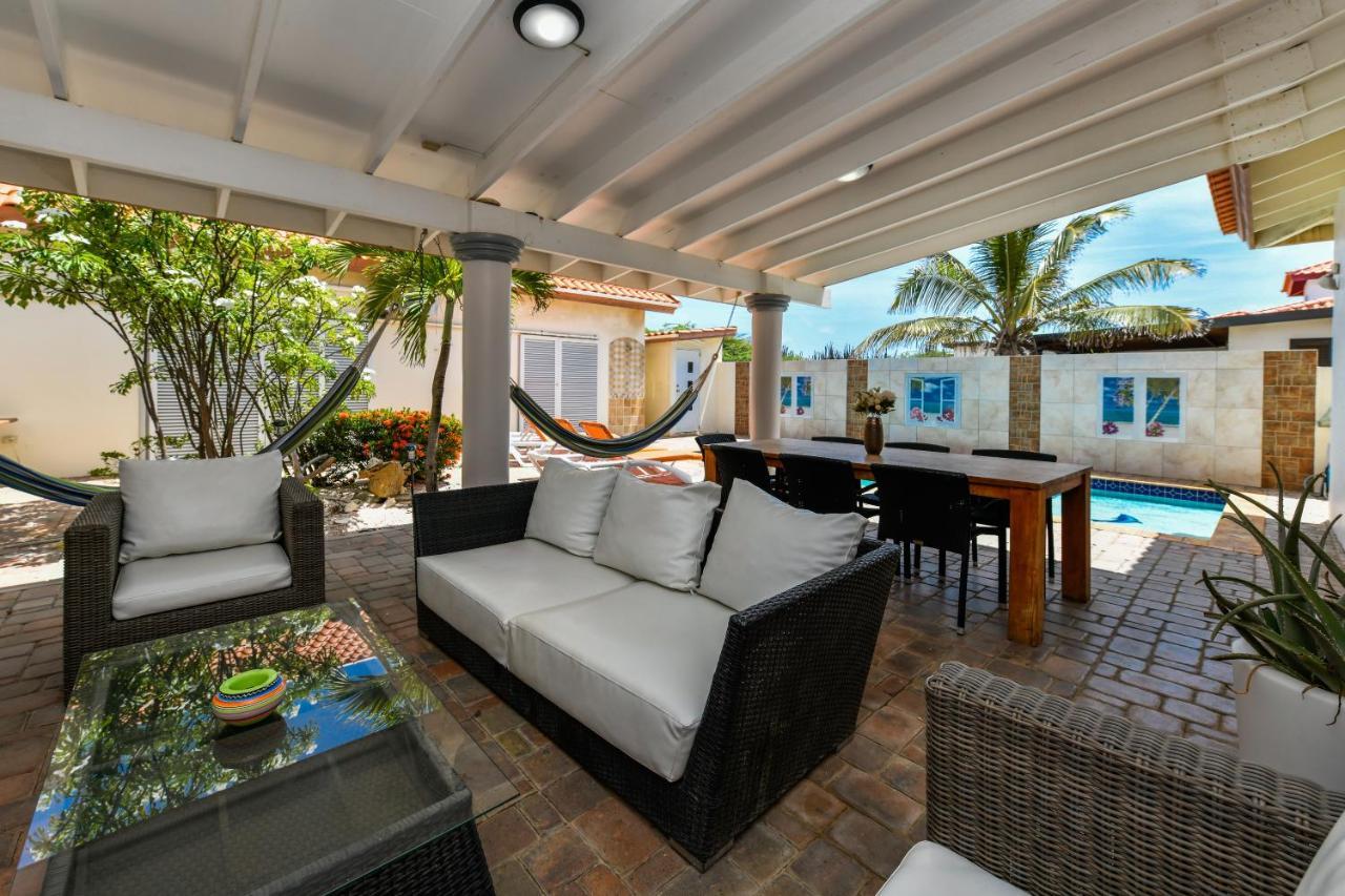 Villa Swiss Paradise With Private Pool Palm Beach Exteriör bild