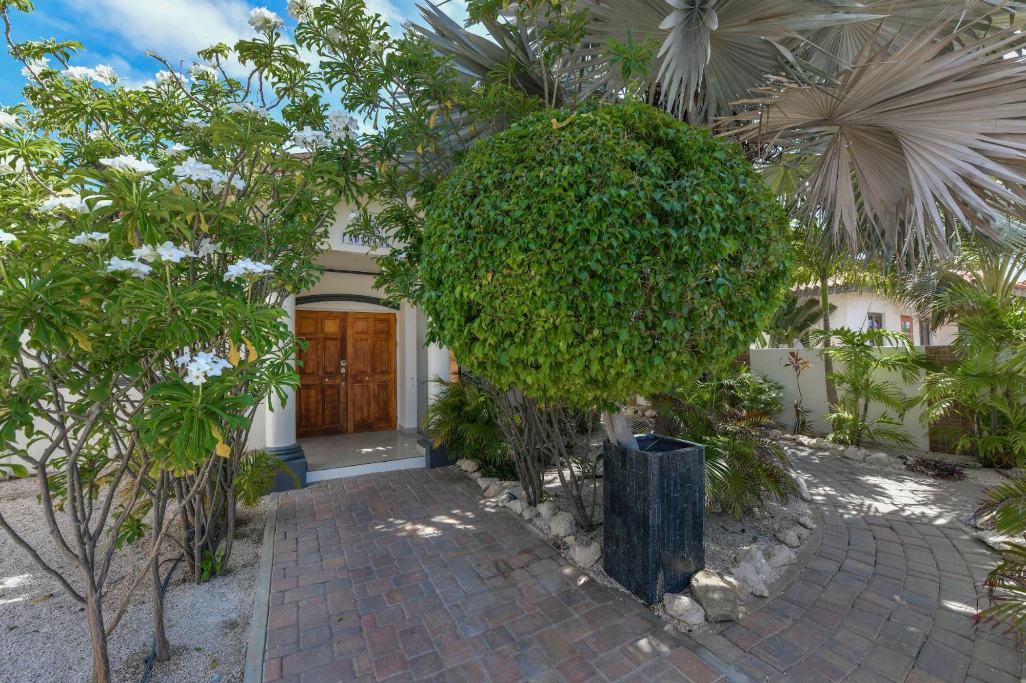 Villa Swiss Paradise With Private Pool Palm Beach Exteriör bild